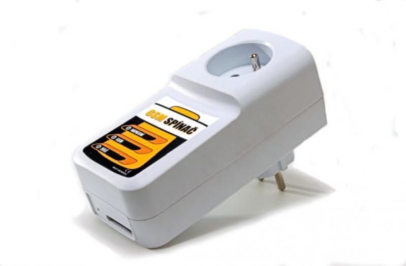 GSM spinac se zasuvkou