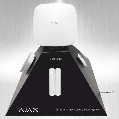 Prezentační stojan ve tvaru pyramidy AJAX vybavený maketami