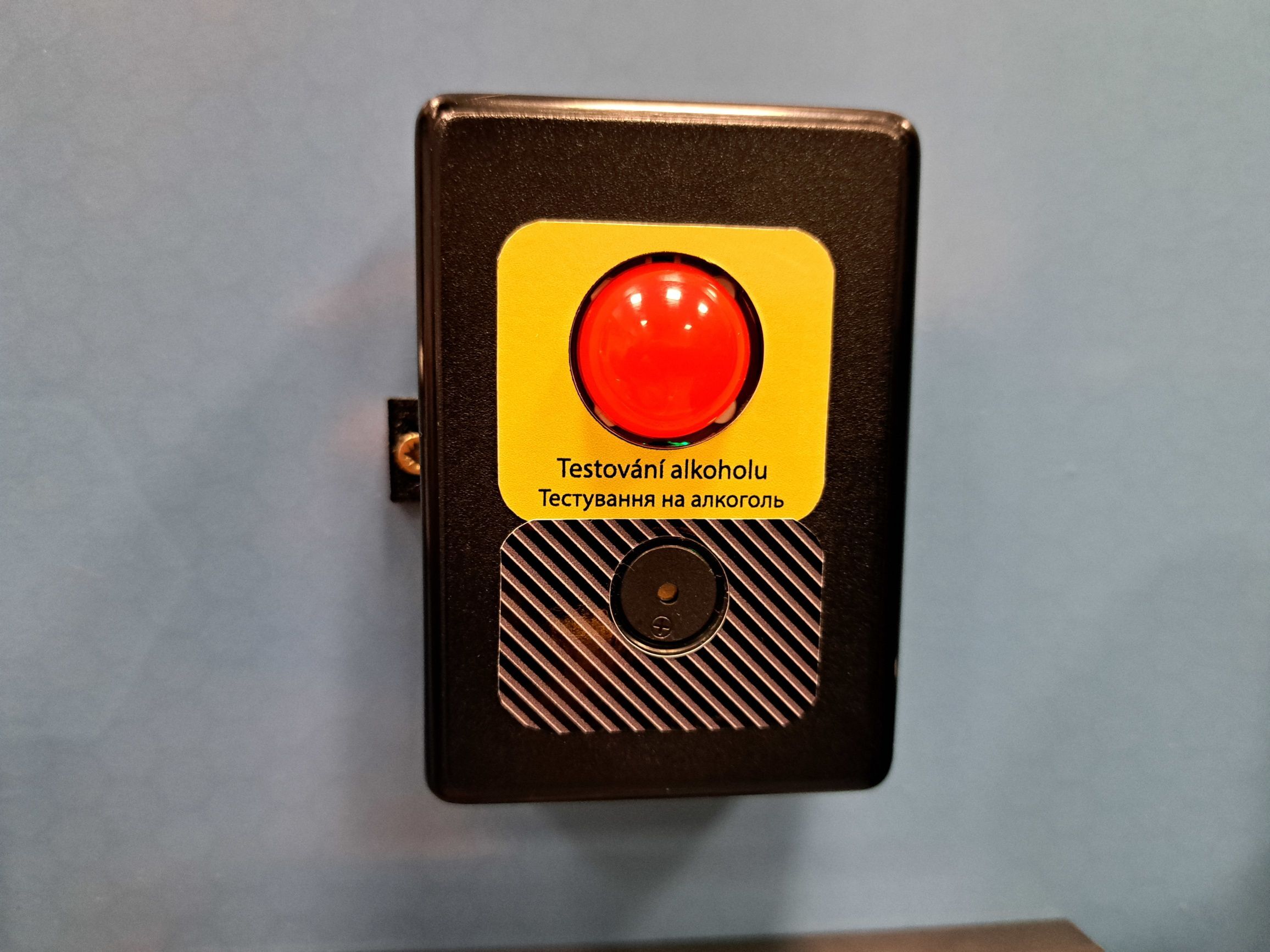 Signalizace spuštěného testování na alkoholtesteru (1 dioda)